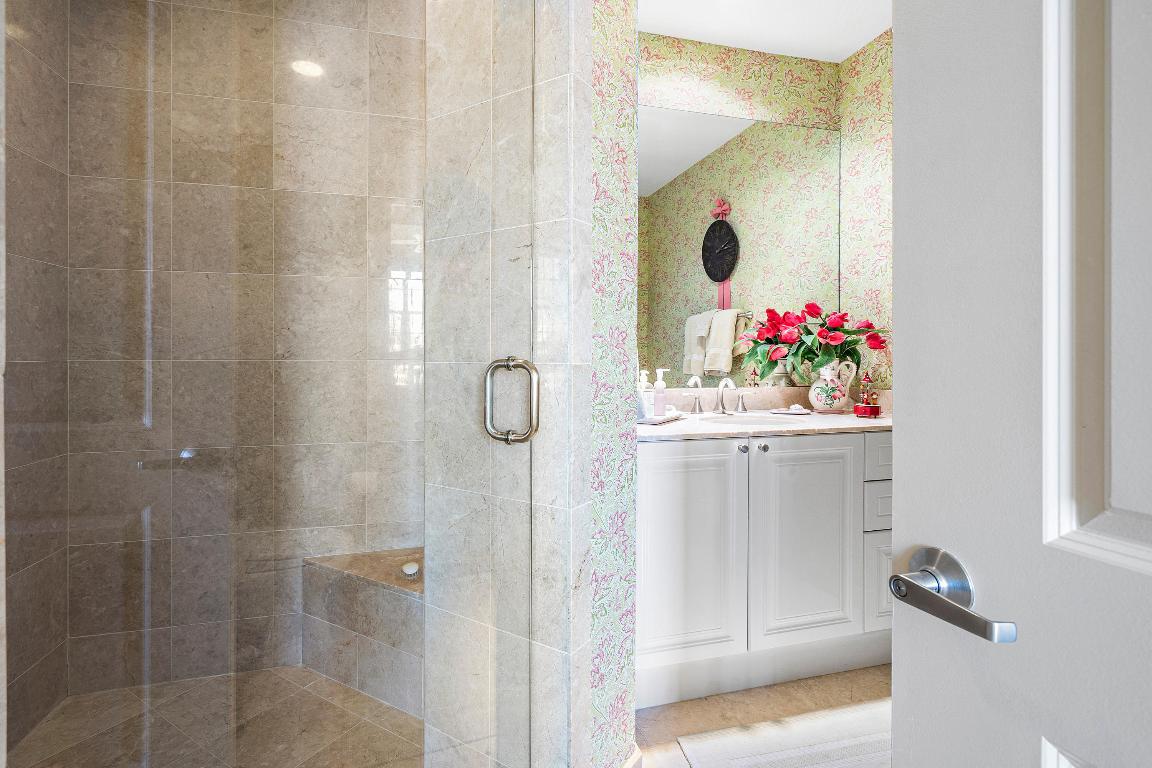 701 S Olive Avenue 1811