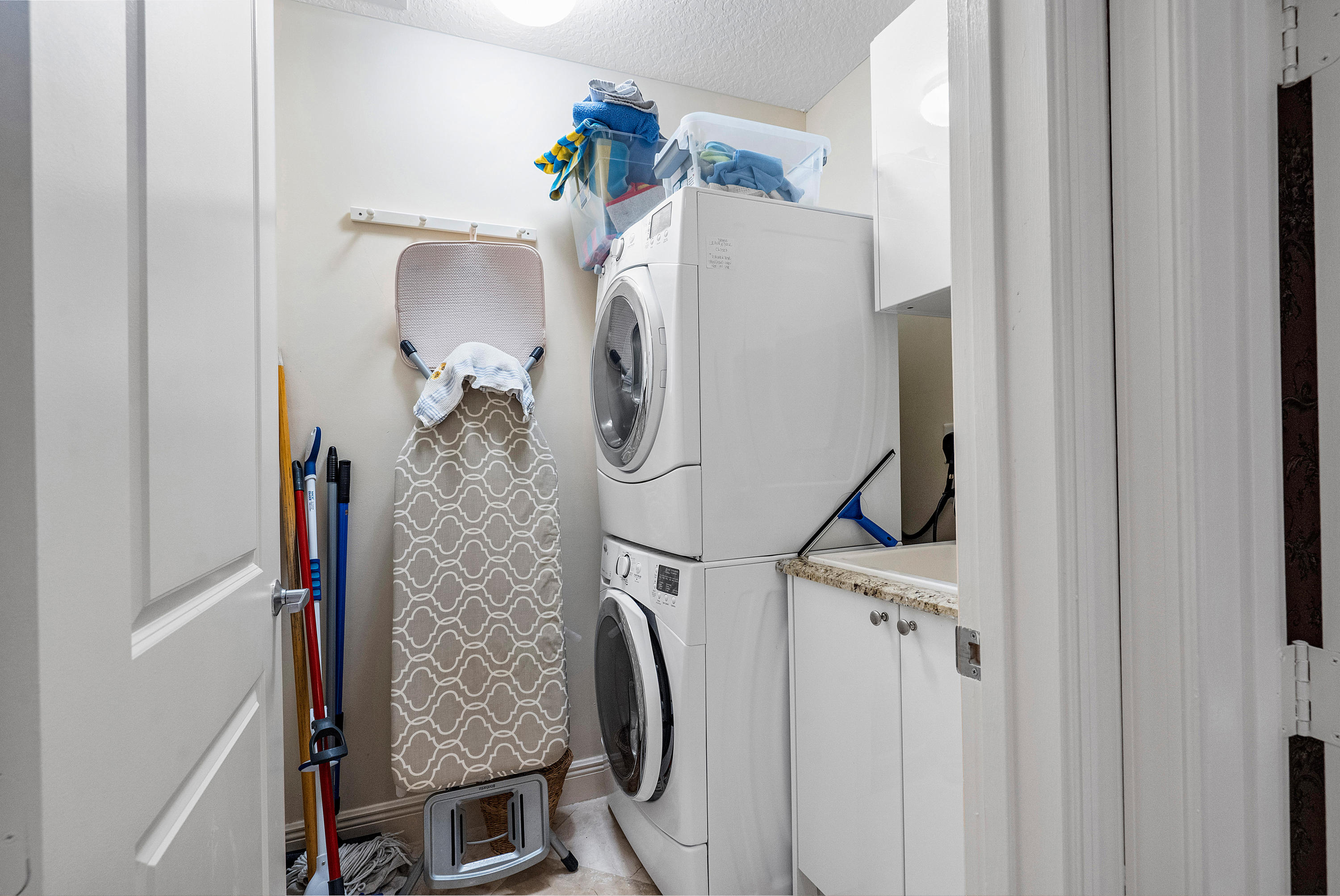 701 S Olive Avenue 1811