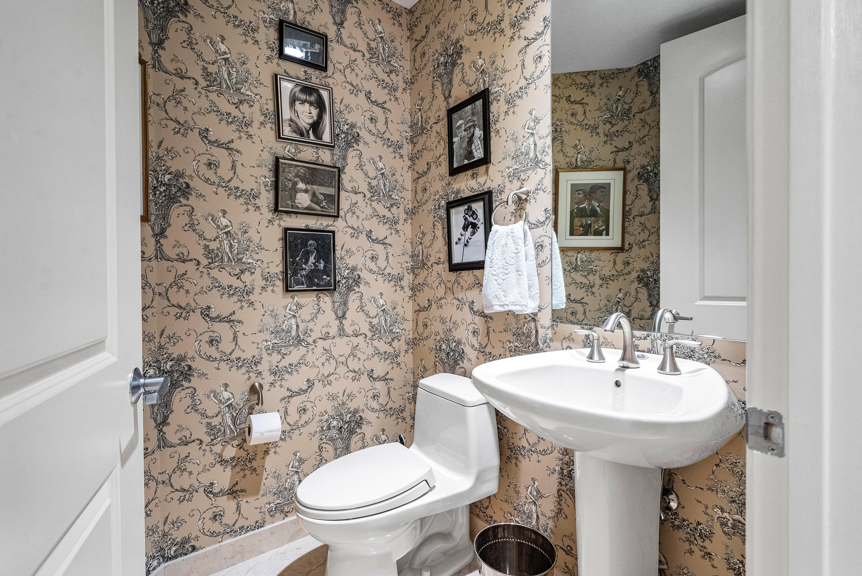 701 S Olive Avenue 1811