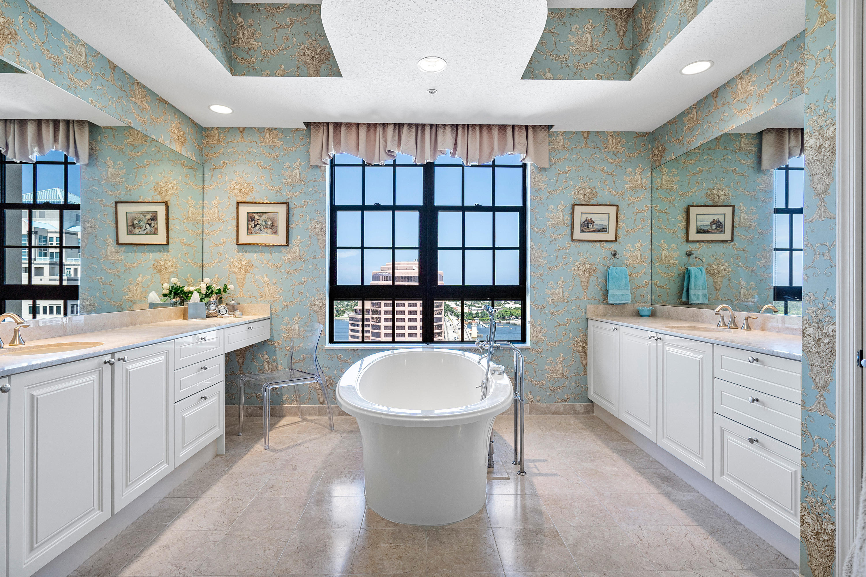 701 S Olive Avenue 1811