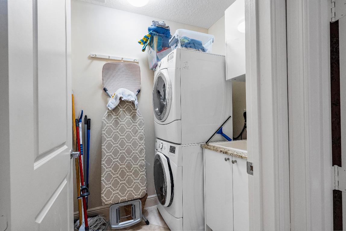 701 S Olive Avenue 1811