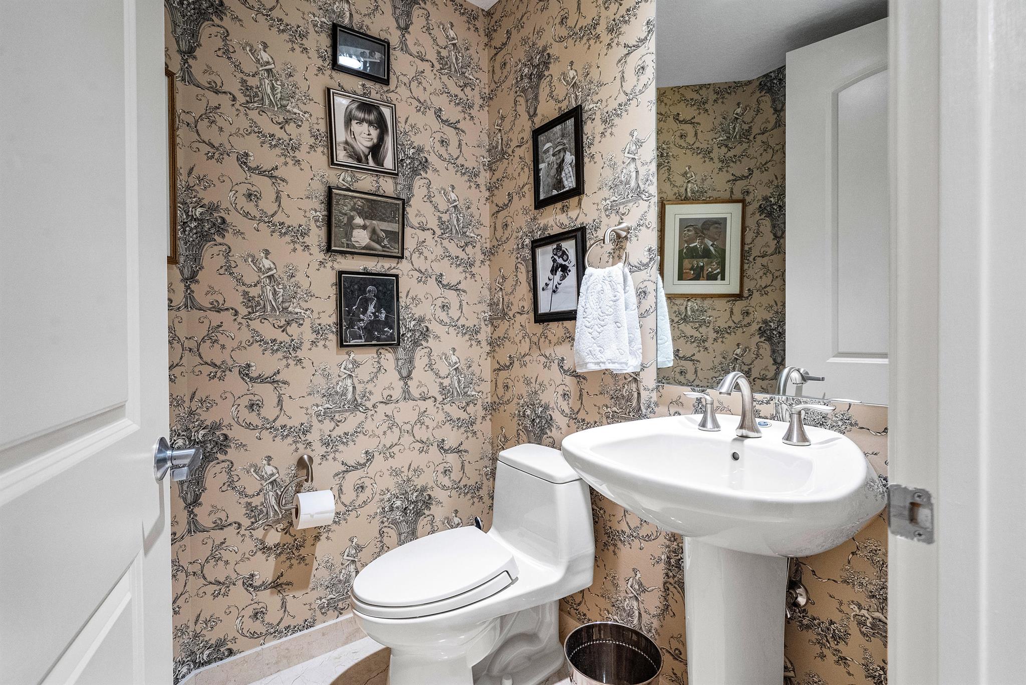 701 S Olive Avenue 1811