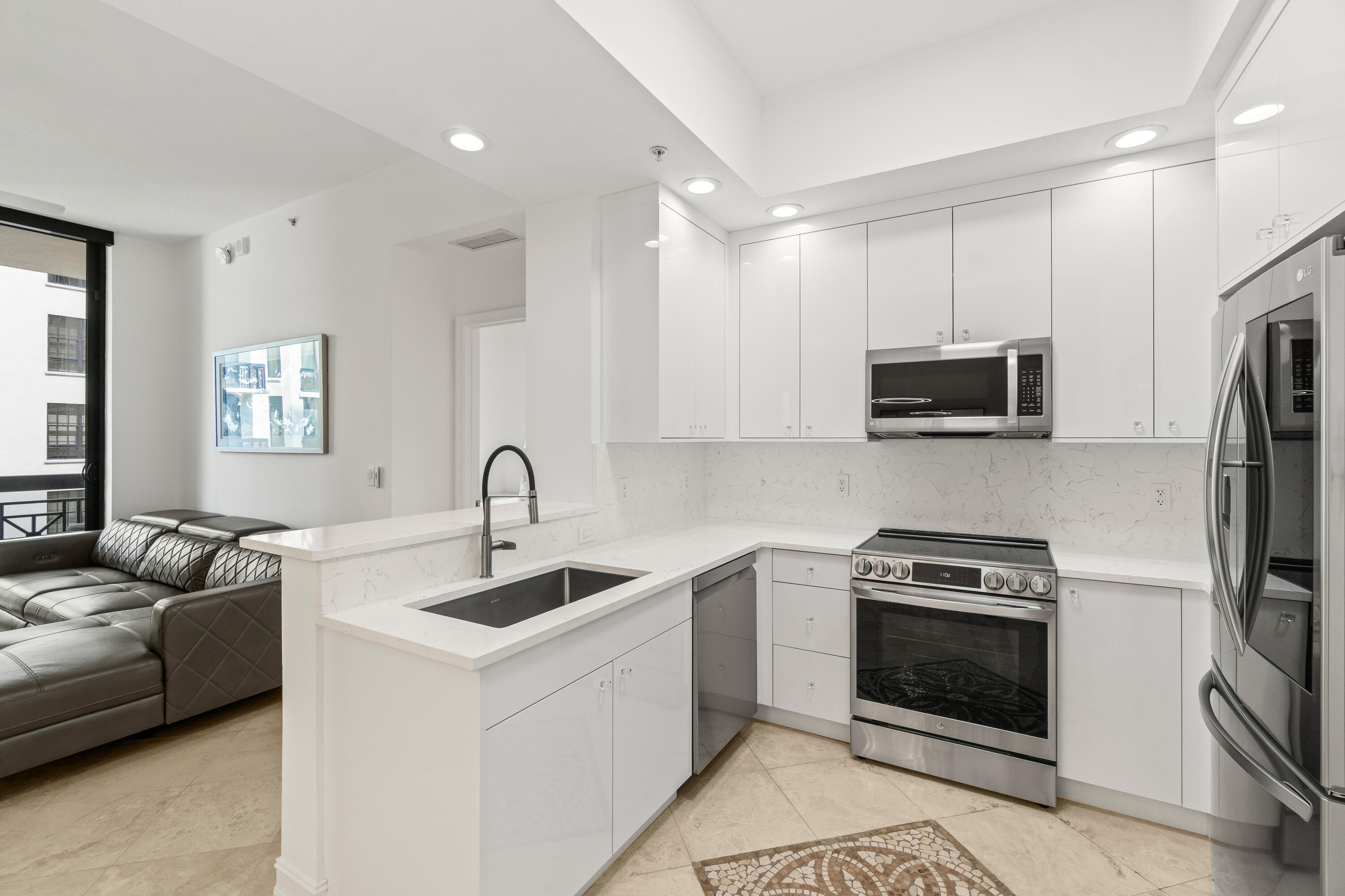 701 S Olive Avenue 1014