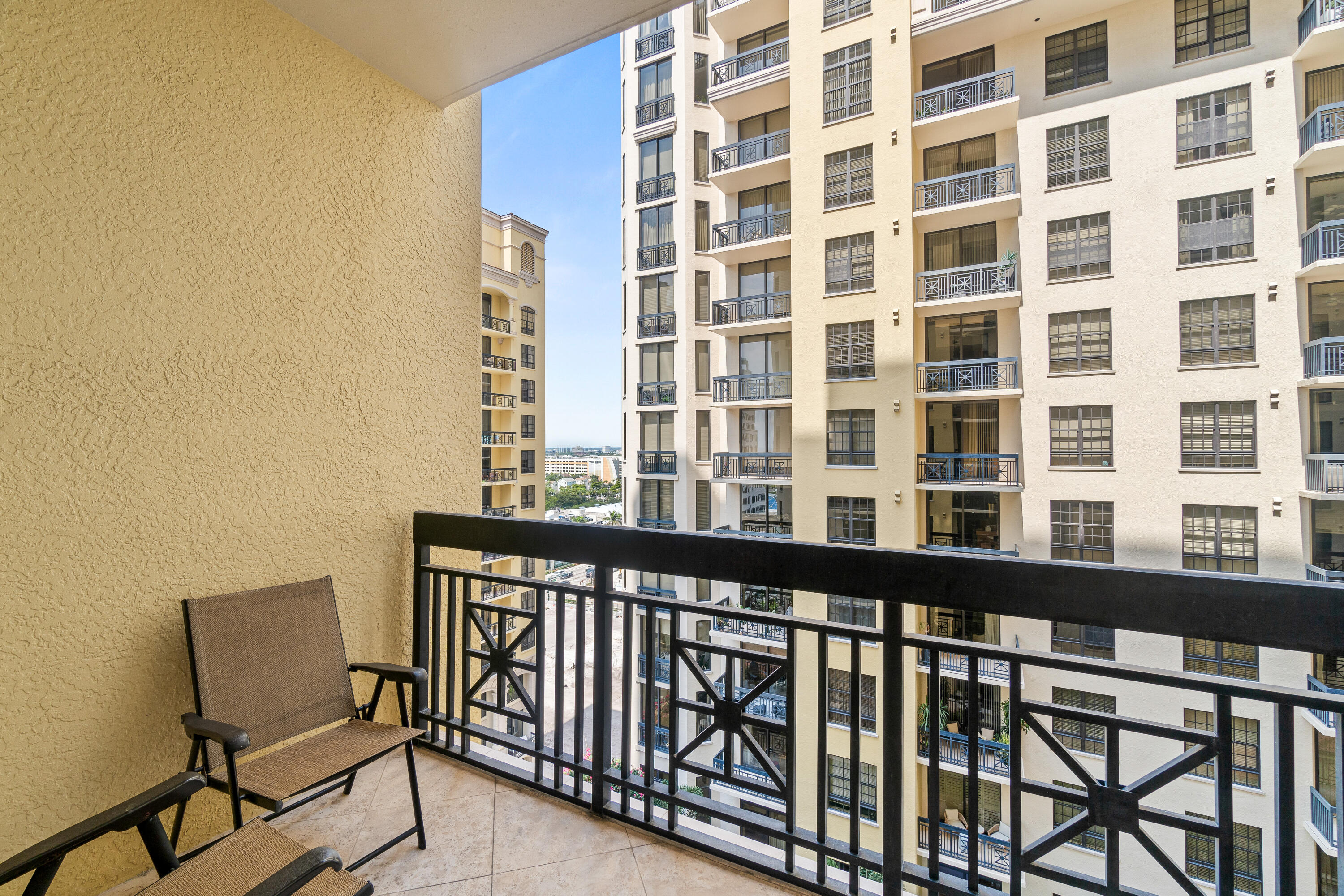 701 S Olive Avenue 1014