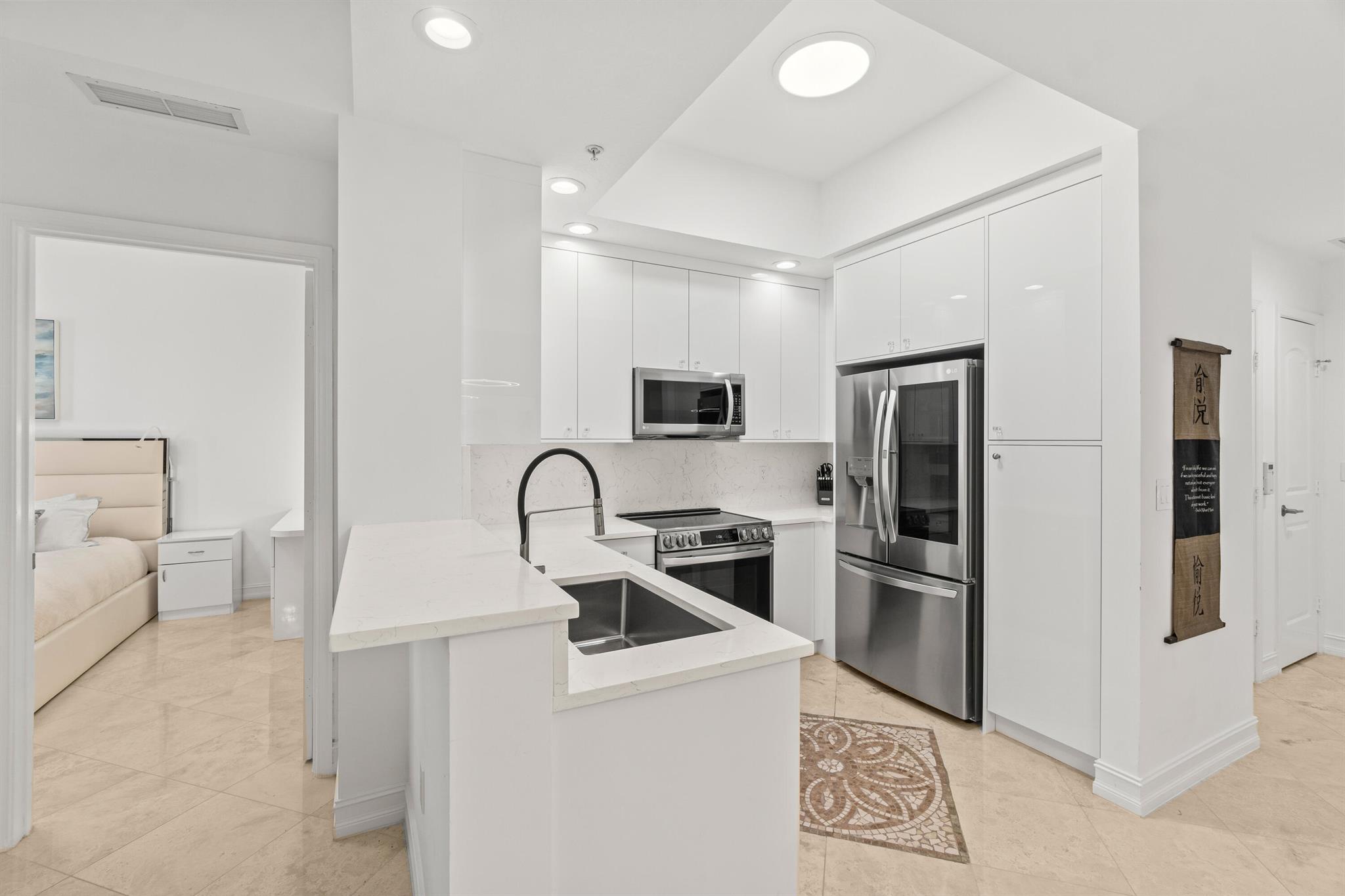 701 S Olive Avenue 1014