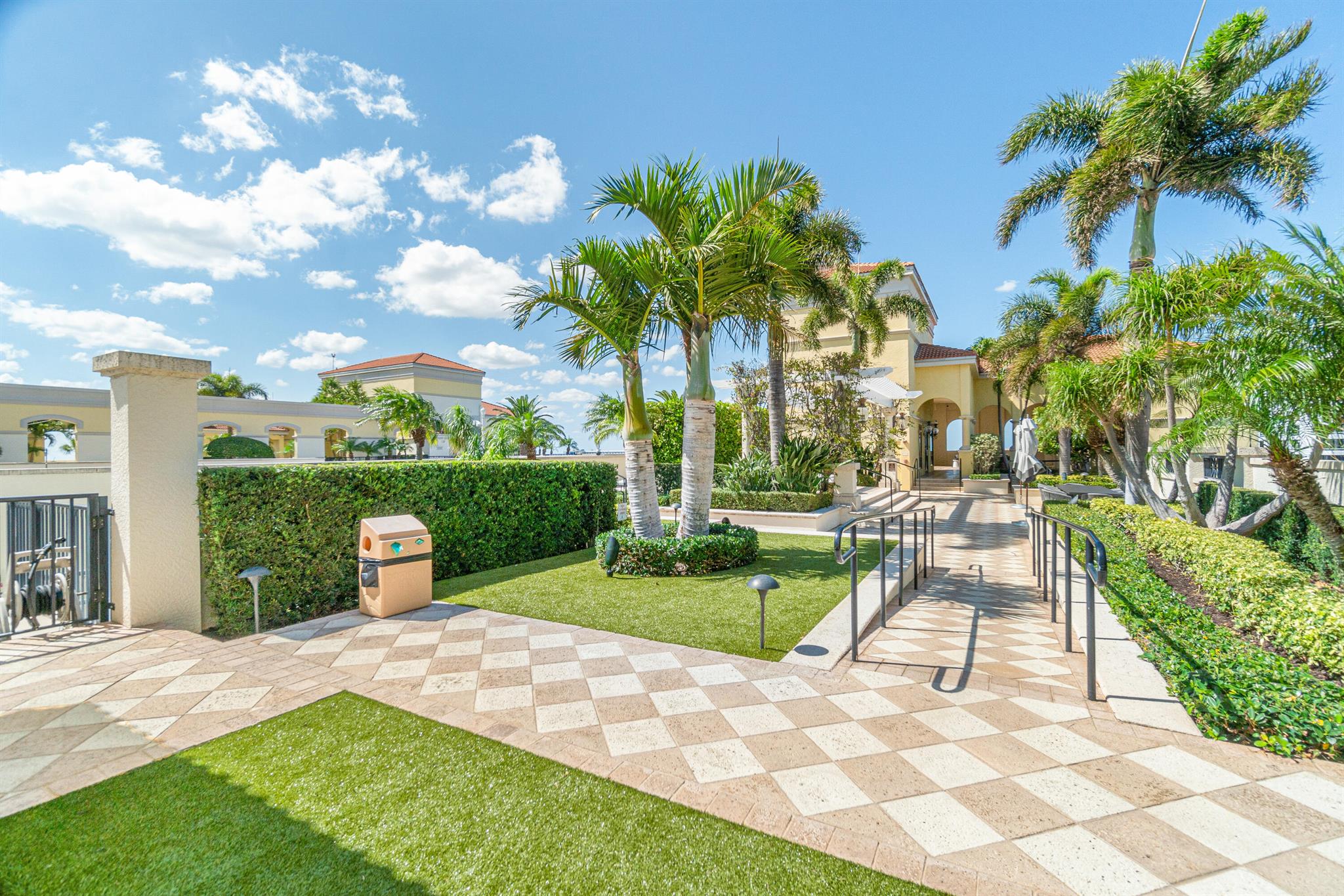 701 S Olive Avenue 1014