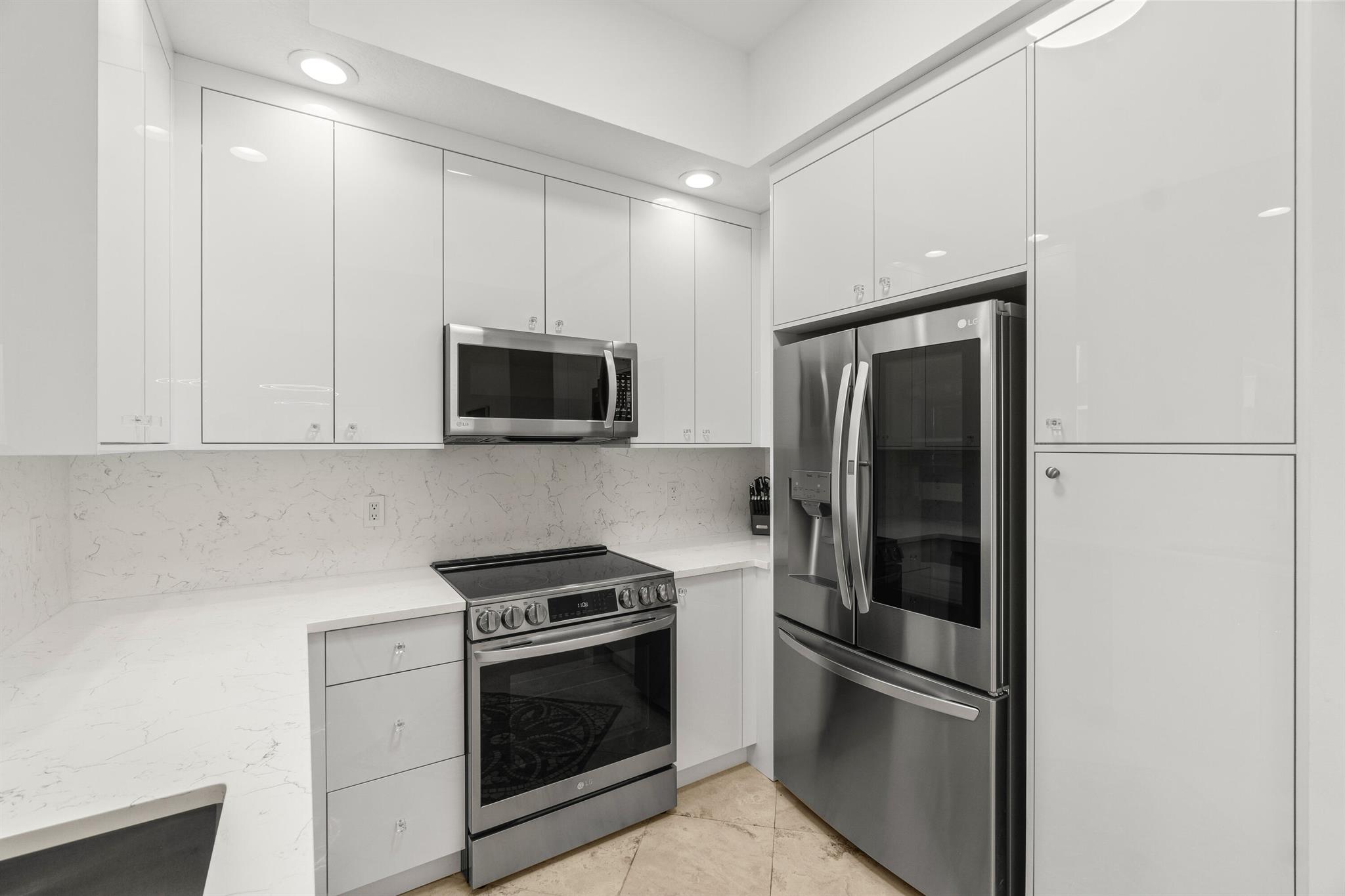 701 S Olive Avenue 1014