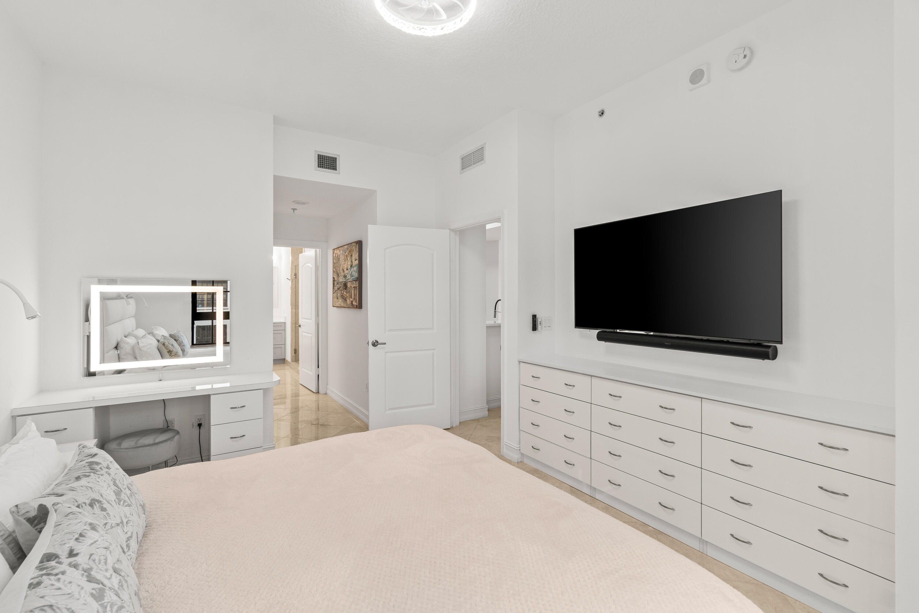 701 S Olive Avenue 1014