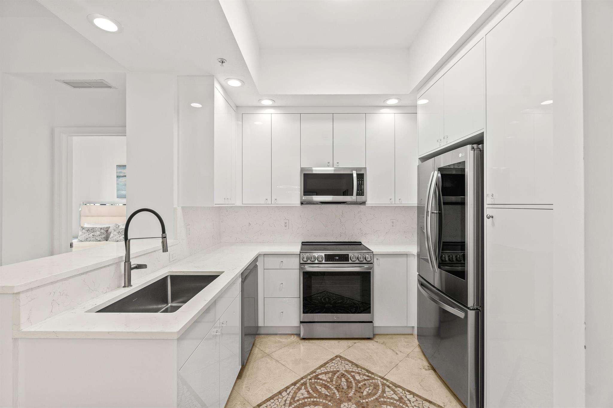 701 S Olive Avenue 1014