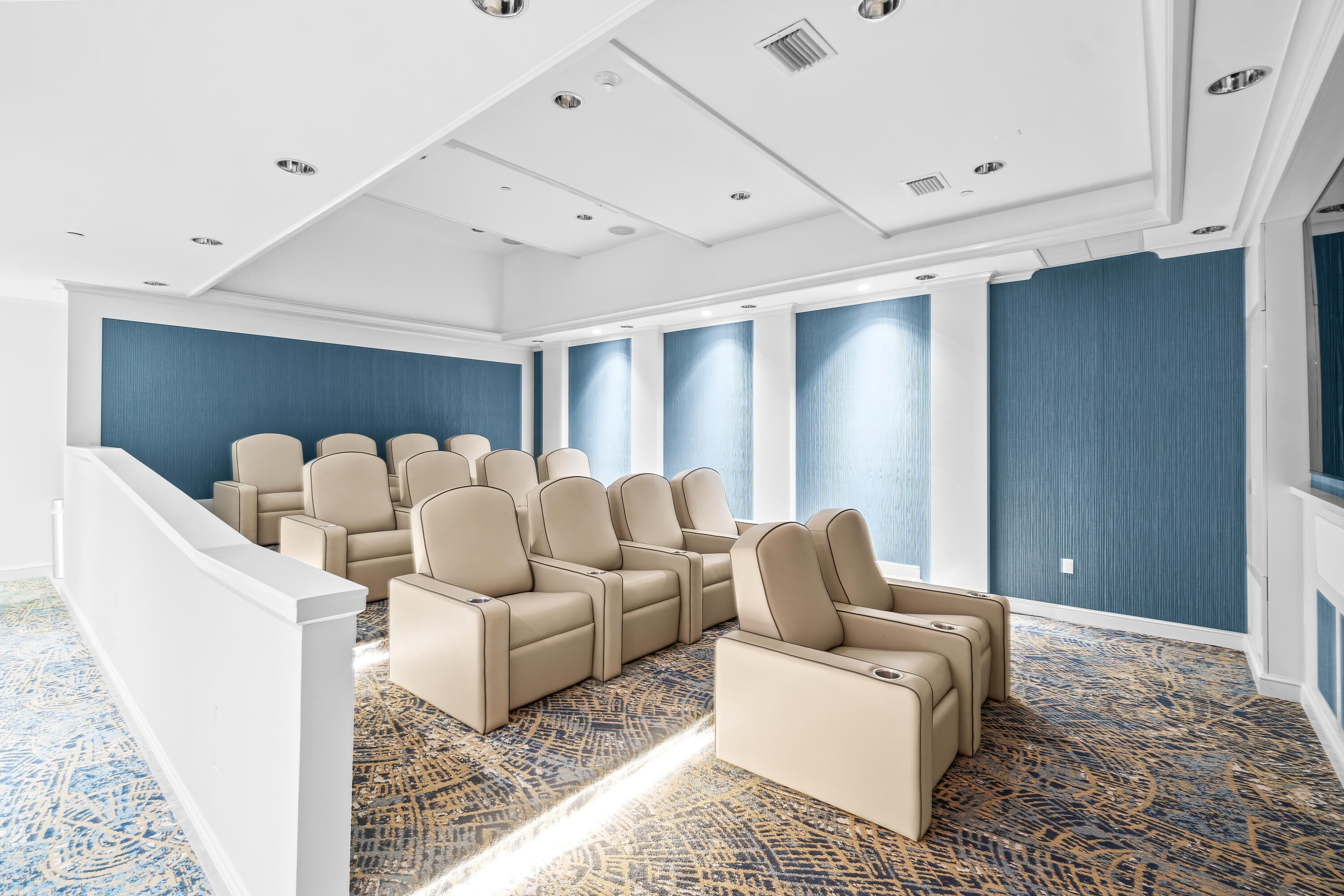 701 S Olive Avenue 1004