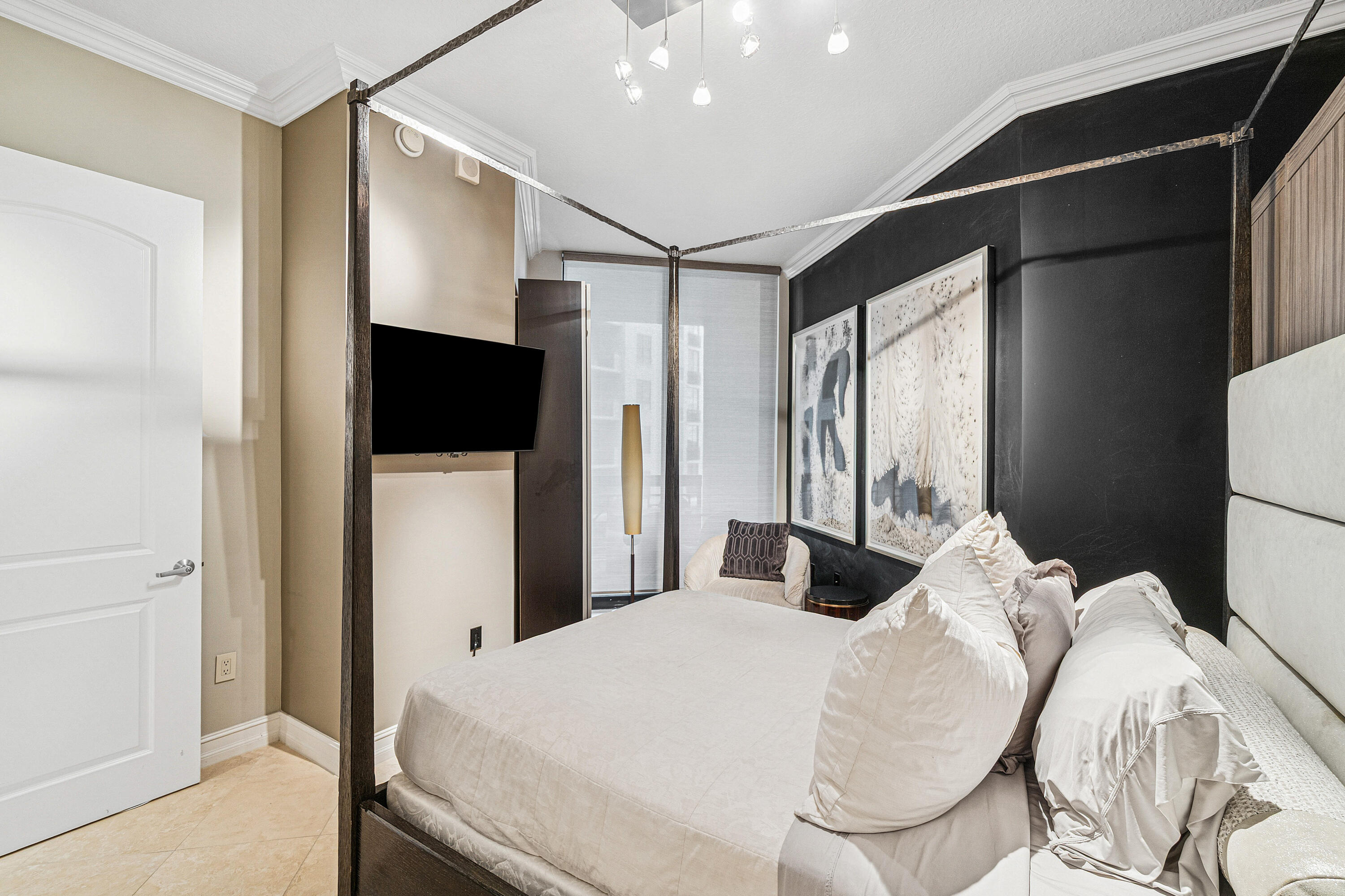 701 S Olive Avenue 1706