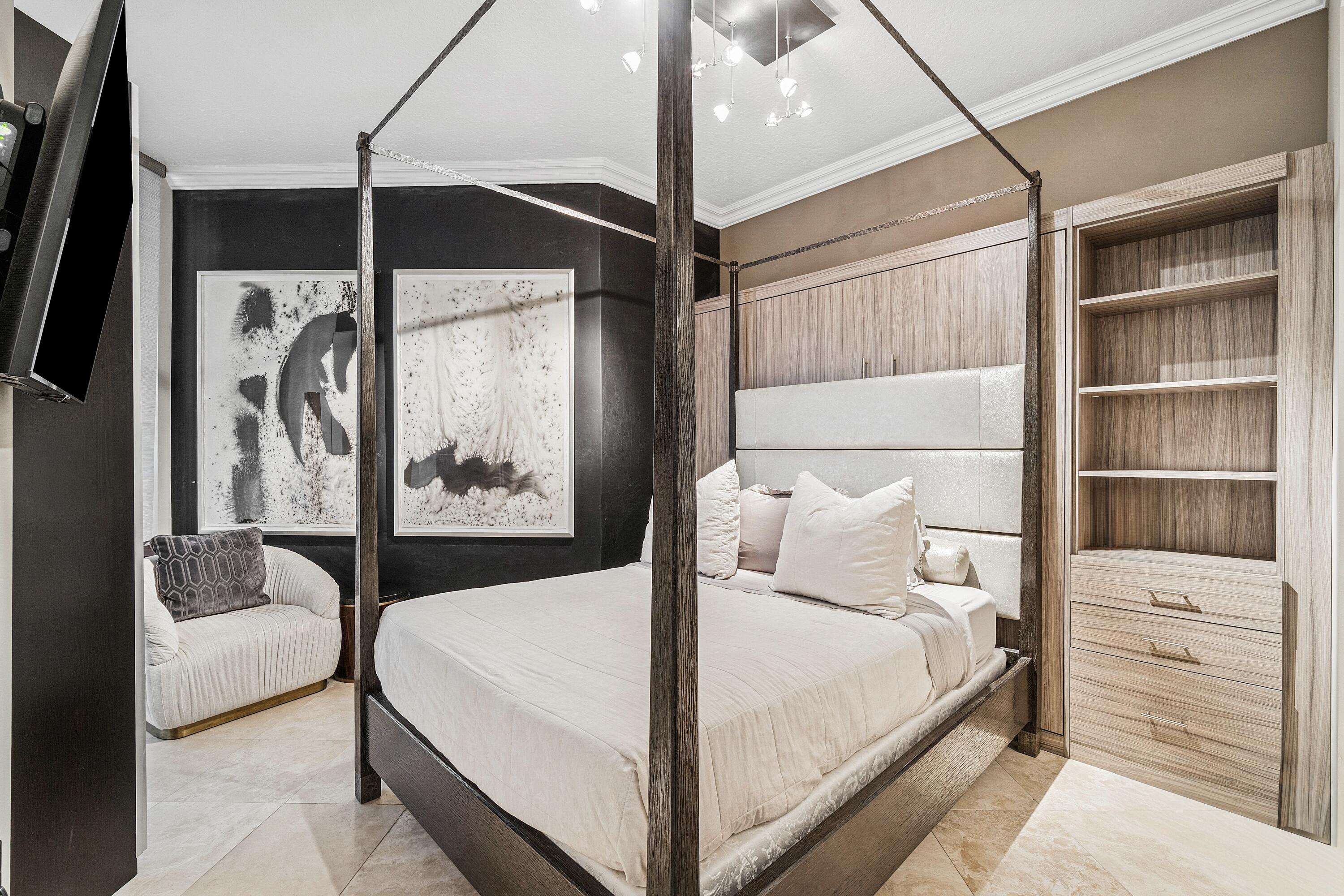 701 S Olive Avenue 1706