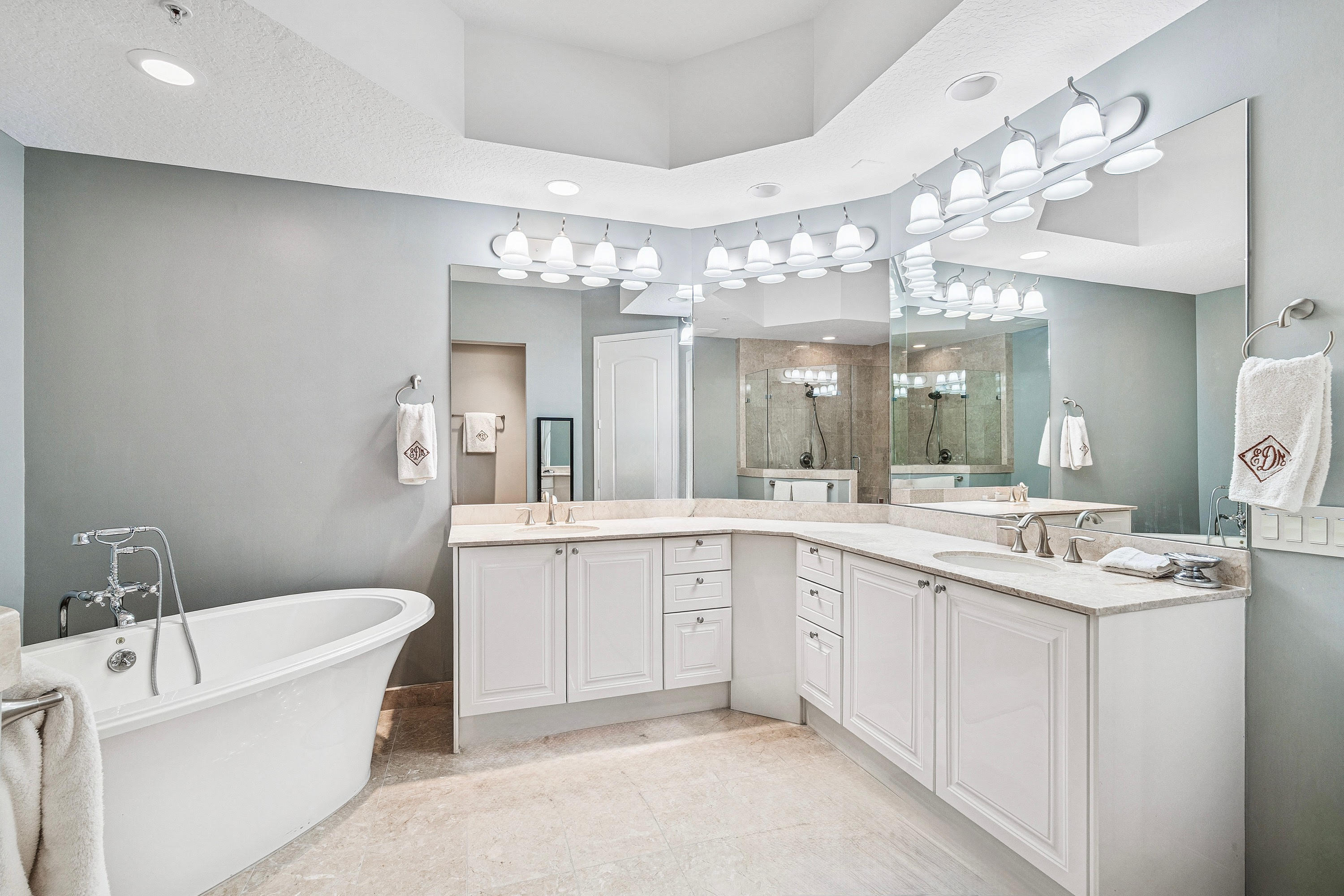 701 S Olive Avenue 1706