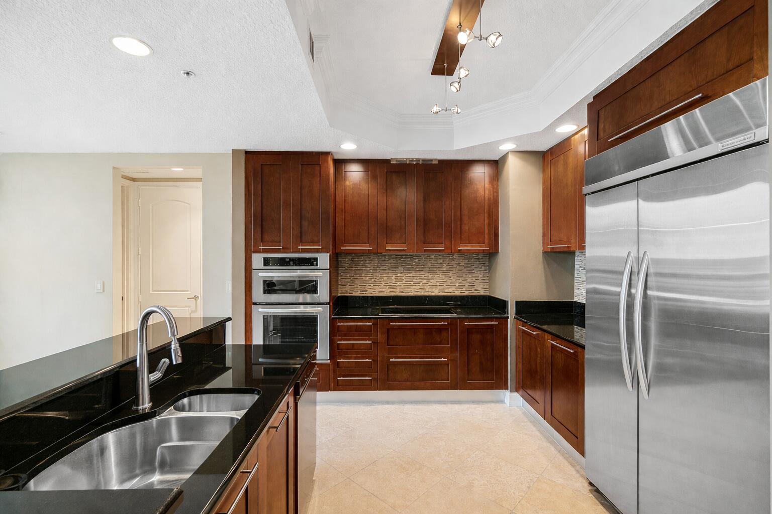 701 S Olive Avenue 1706