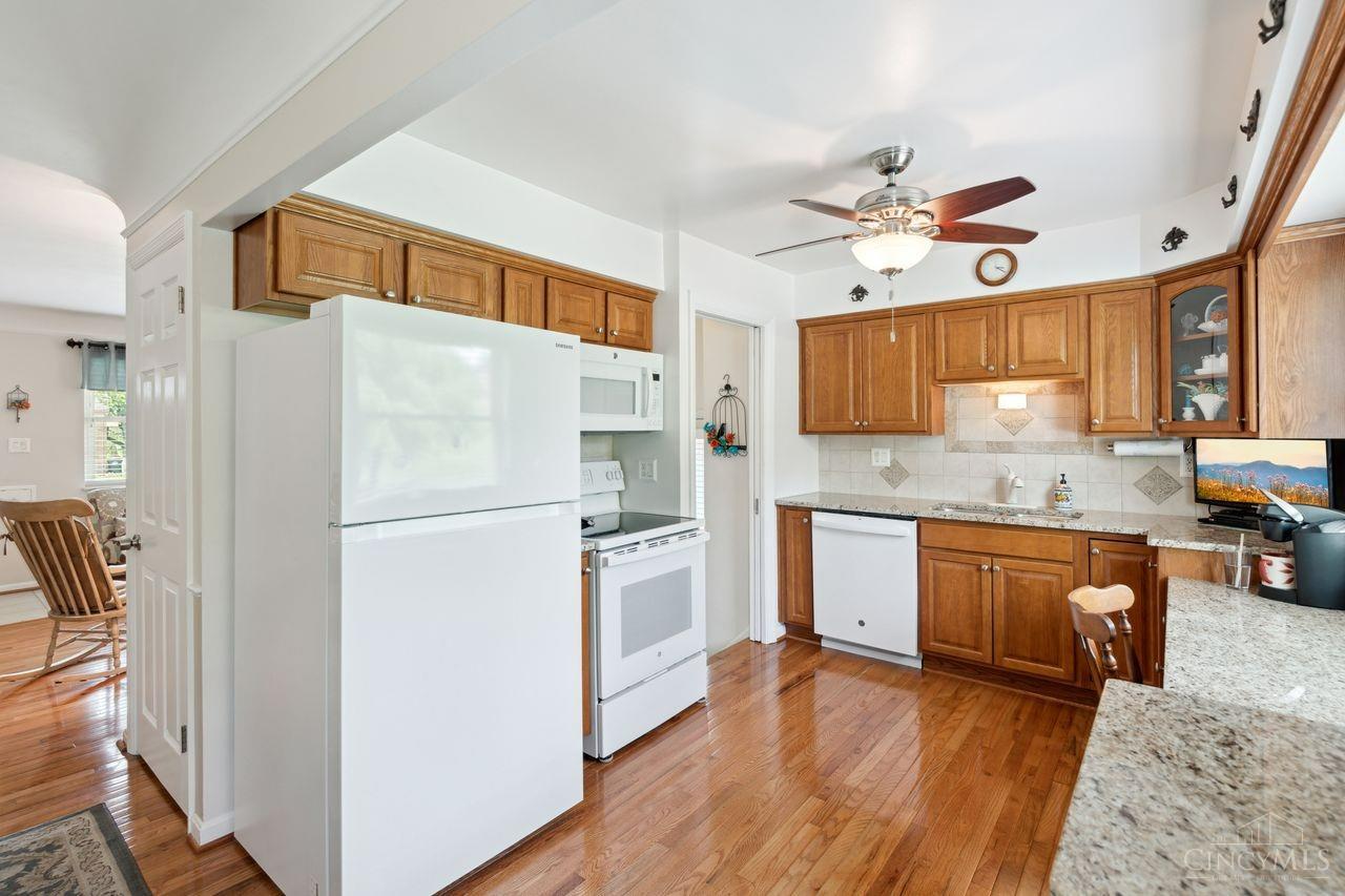5454 Hyacinth Terrace