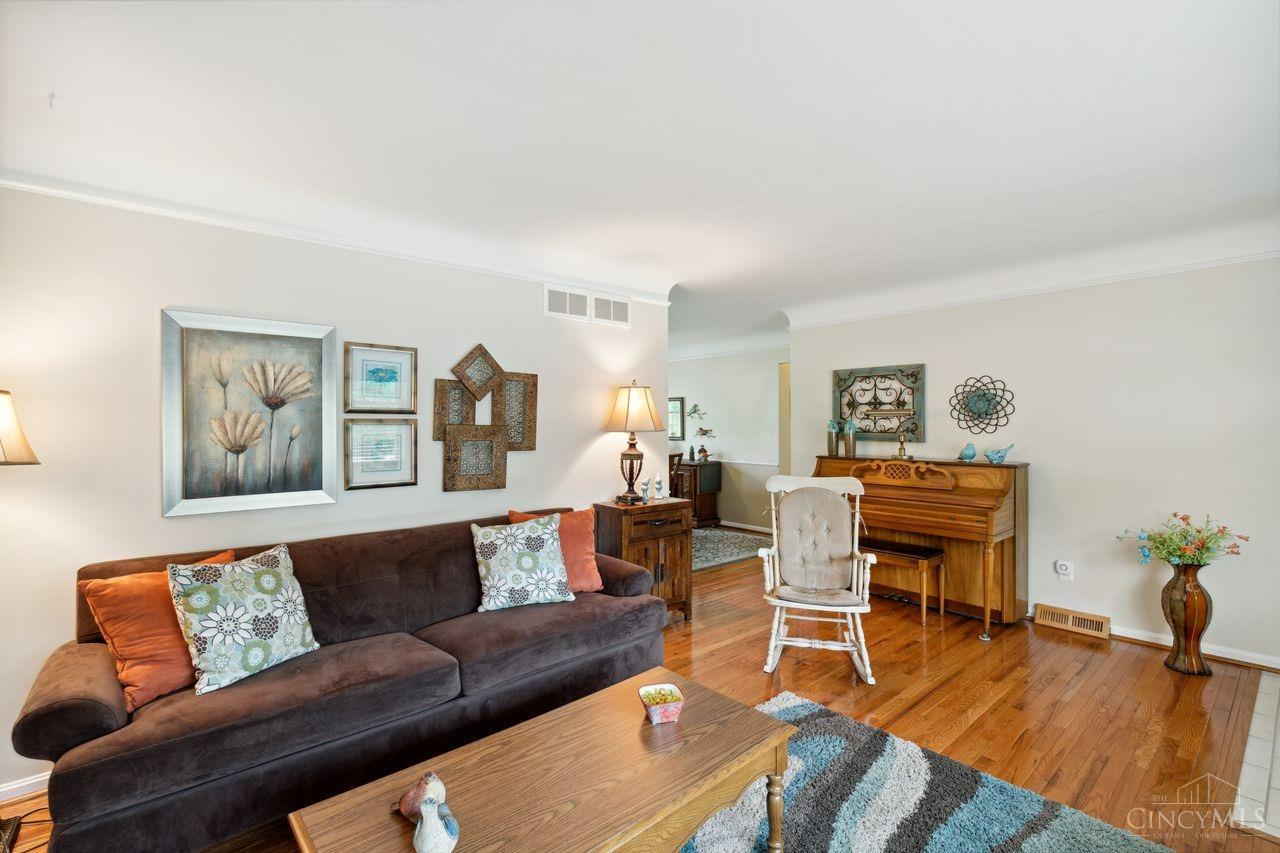 5454 Hyacinth Terrace