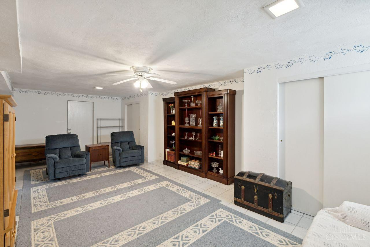 5454 Hyacinth Terrace
