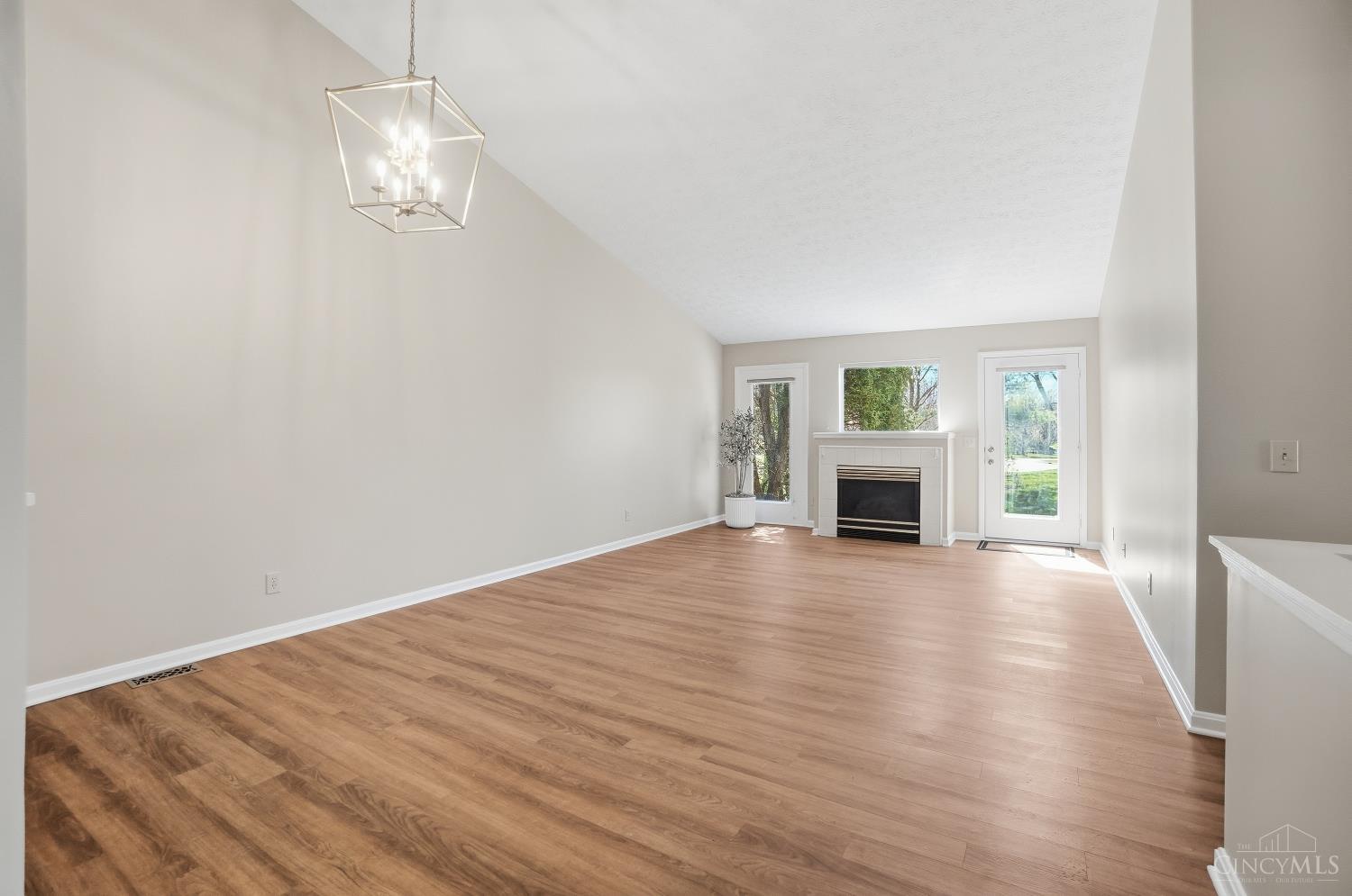 1013 Raintree Lane