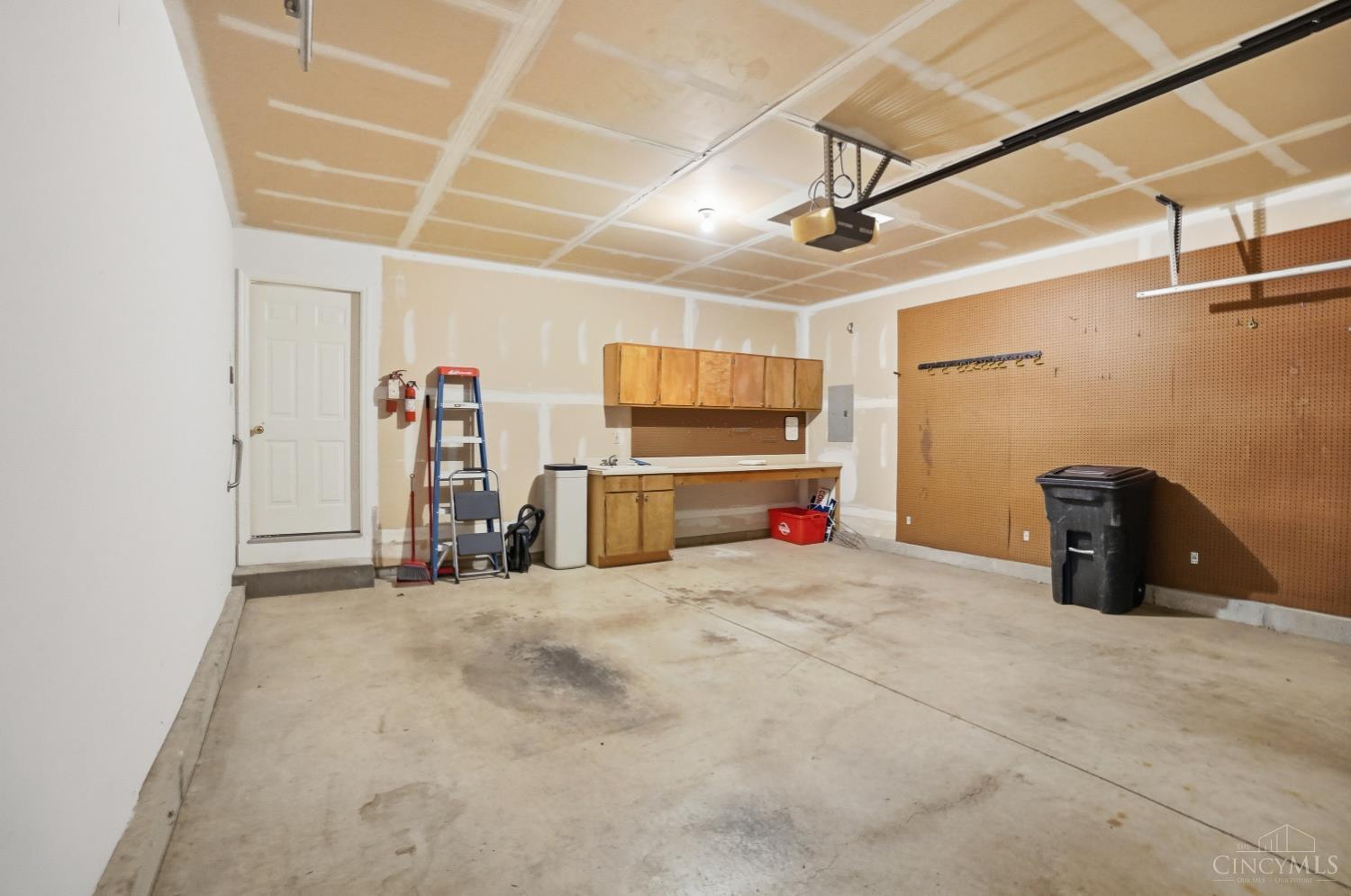 1013 Raintree Lane
