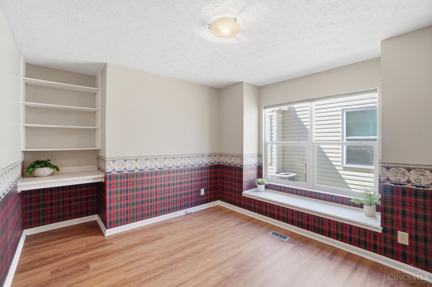 1013 Raintree Lane