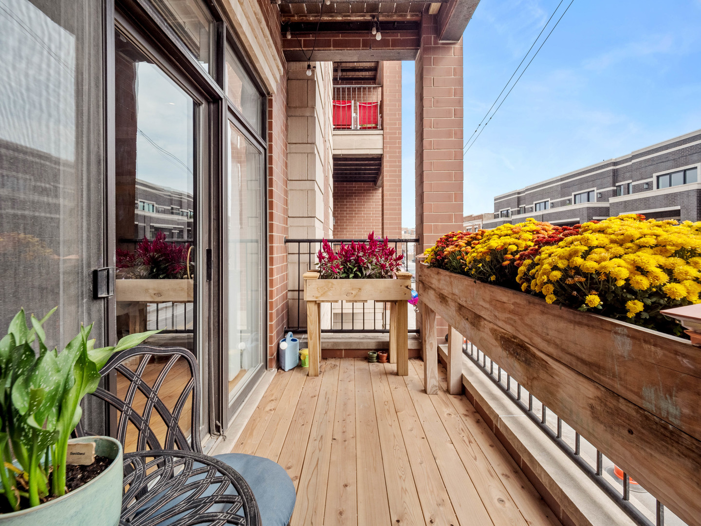 4809 N California Avenue Unit: 2W