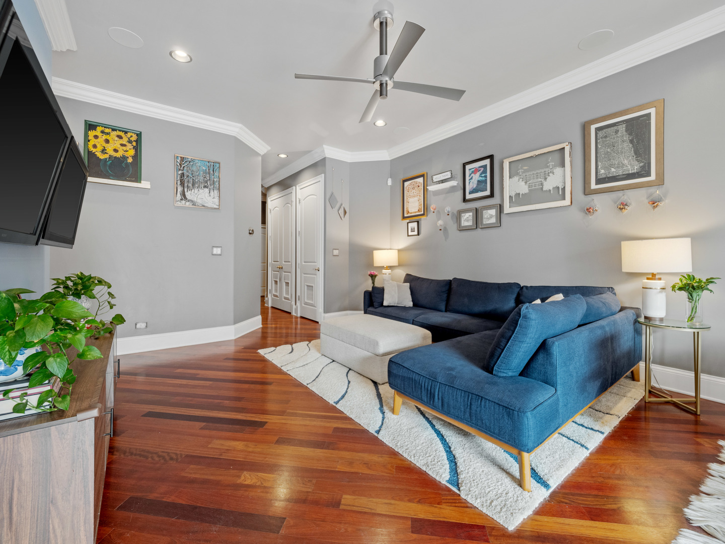 4809 N California Avenue Unit: 2W
