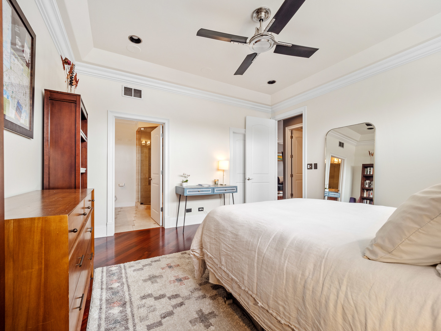 4809 N California Avenue Unit: 2W