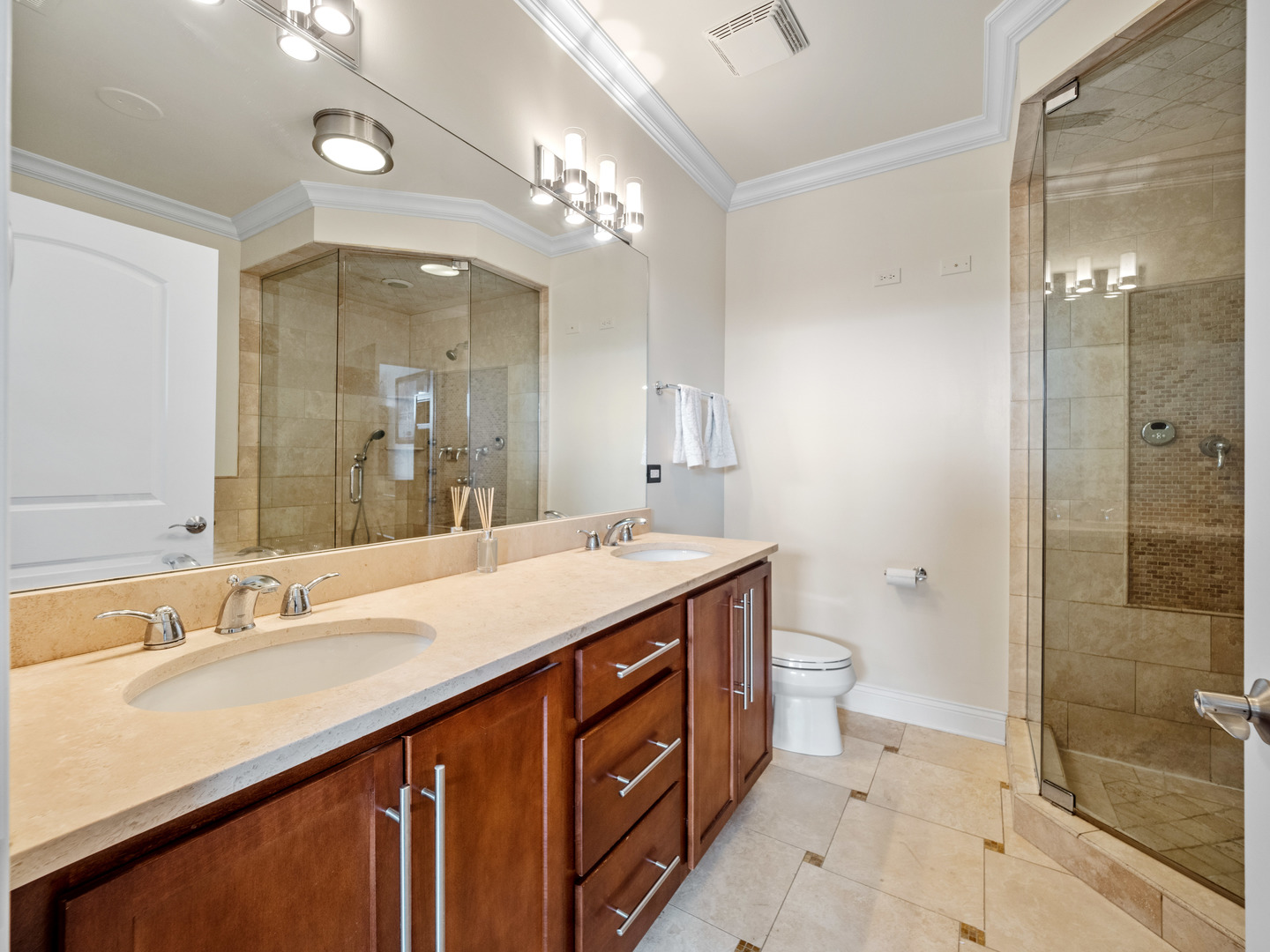 4809 N California Avenue Unit: 2W