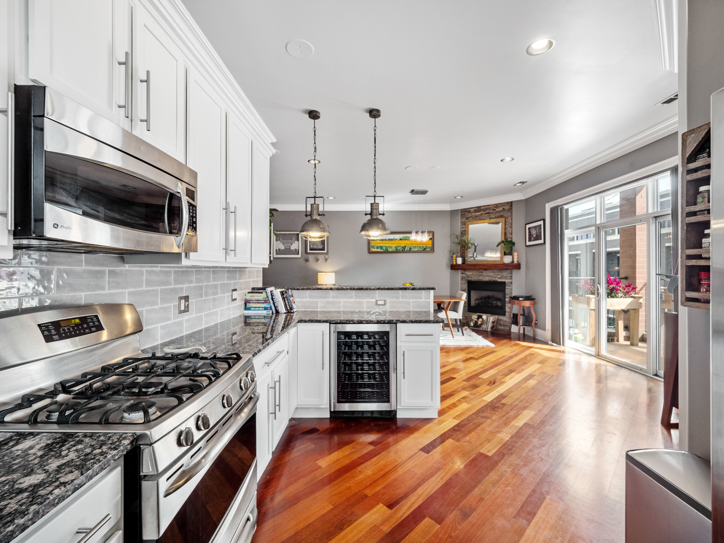 4809 N California Avenue Unit: 2W
