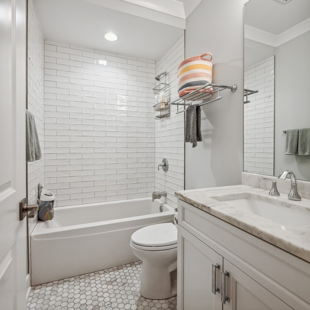 1341 W George Street Unit: 1