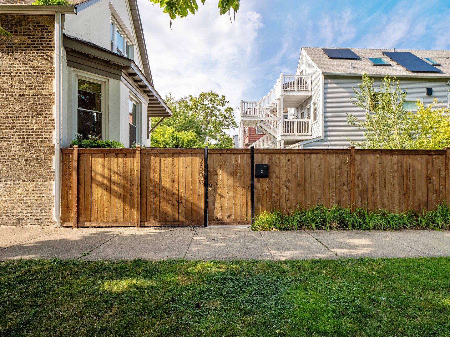 2500 N FRANCISCO Avenue