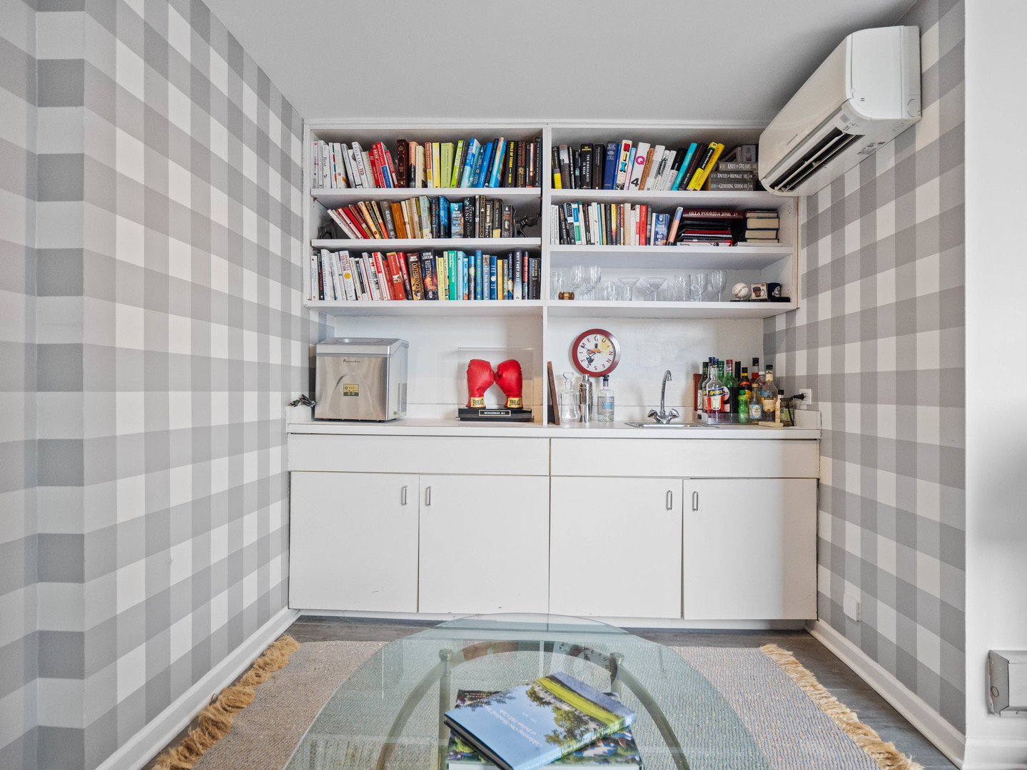 339 W Webster Avenue Unit: 8H