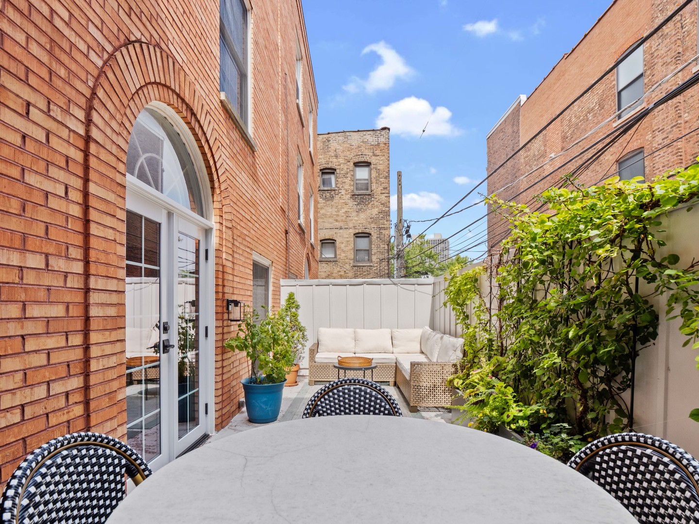 339 W Webster Avenue Unit: 8H