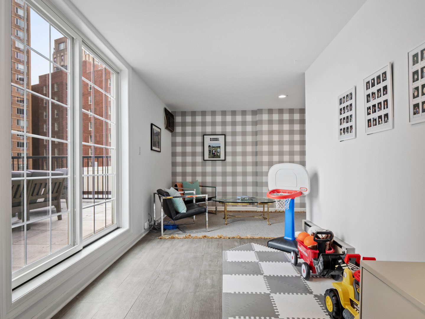 339 W Webster Avenue Unit: 8H