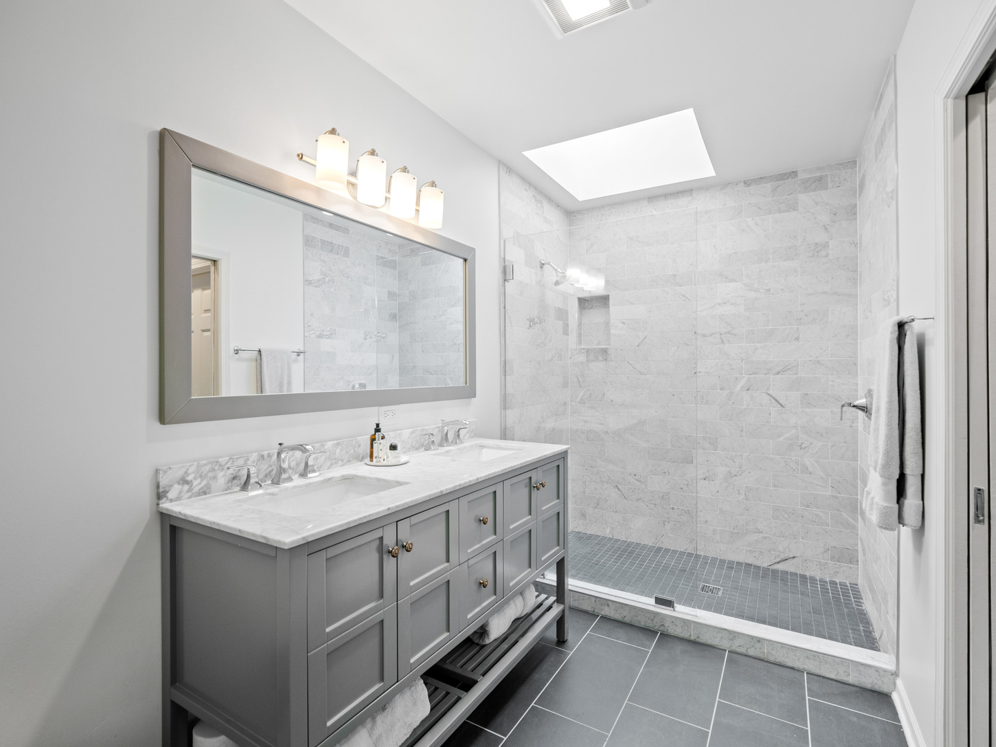 339 W Webster Avenue Unit: 8H