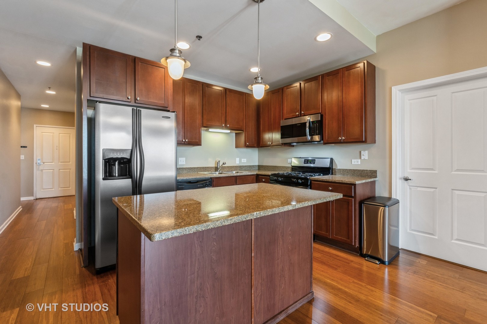 828 W GRACE Street Unit: 1304
