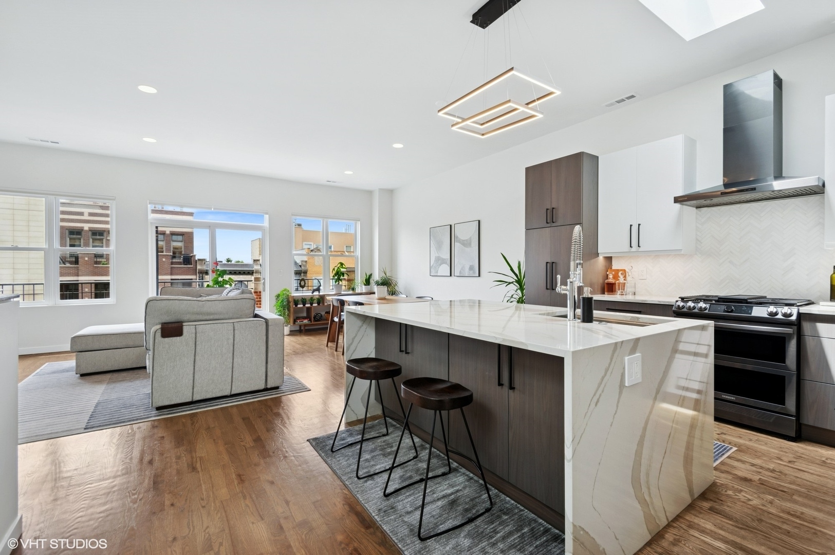 3059 N Lincoln Avenue Unit: C