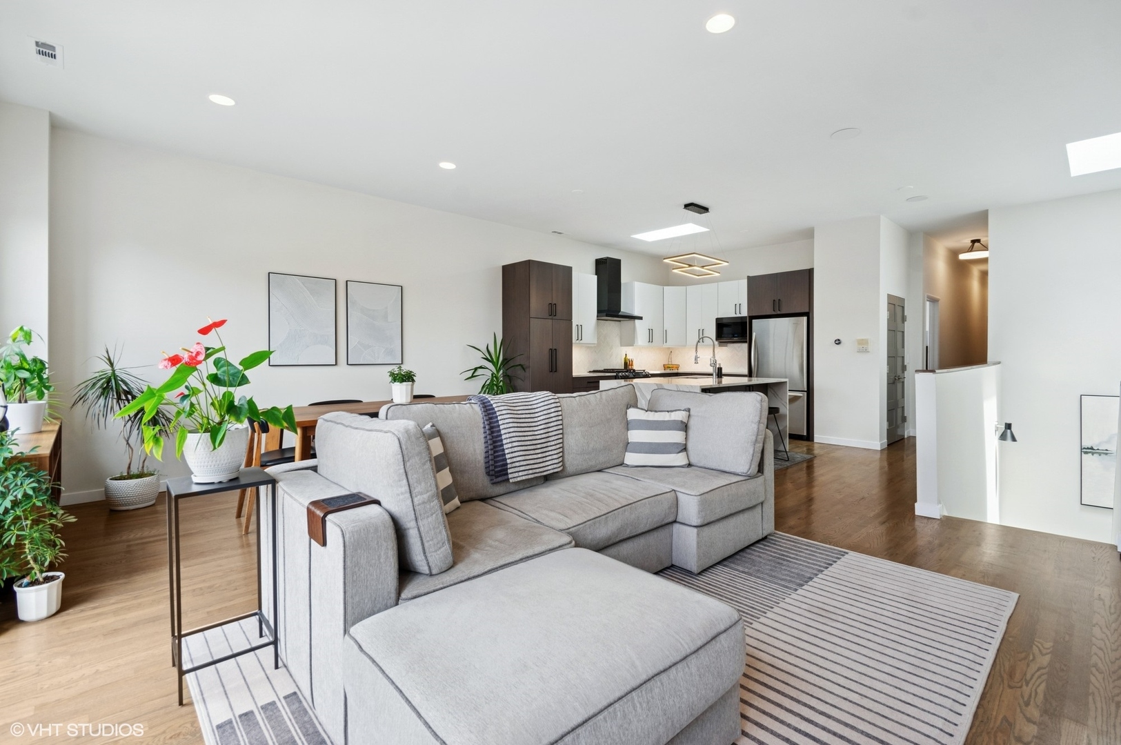 3059 N Lincoln Avenue Unit: C