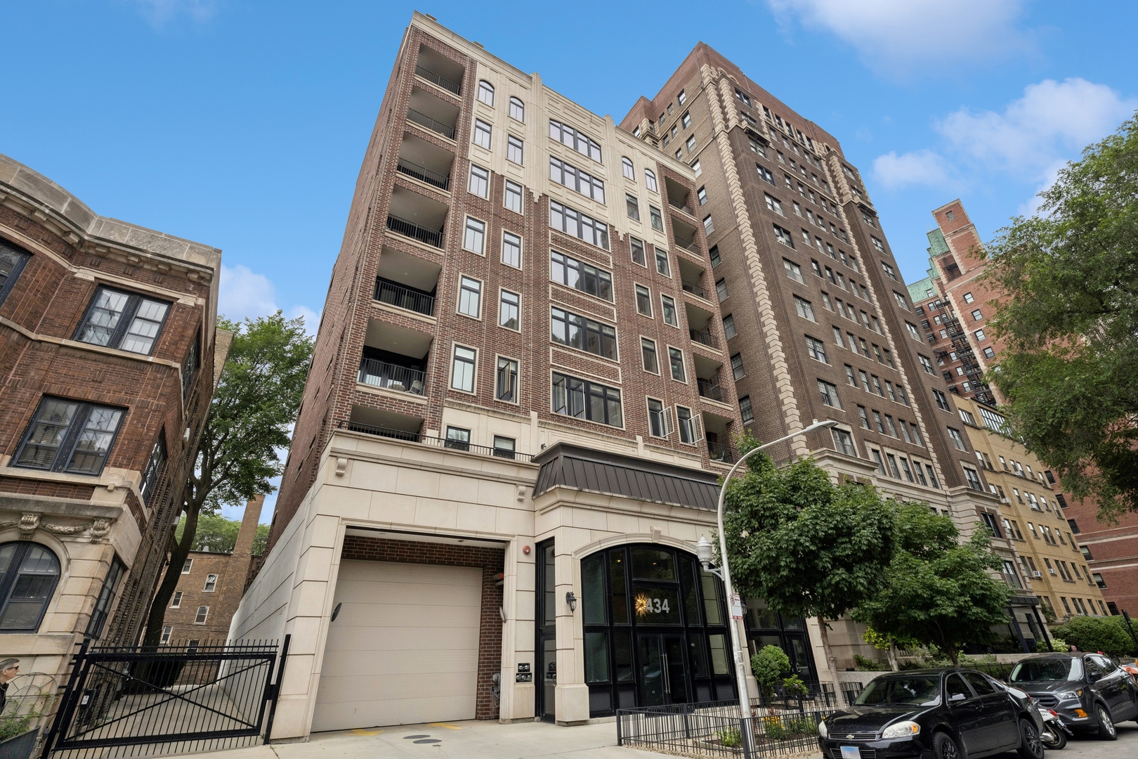 434 W Melrose Street Unit: 303