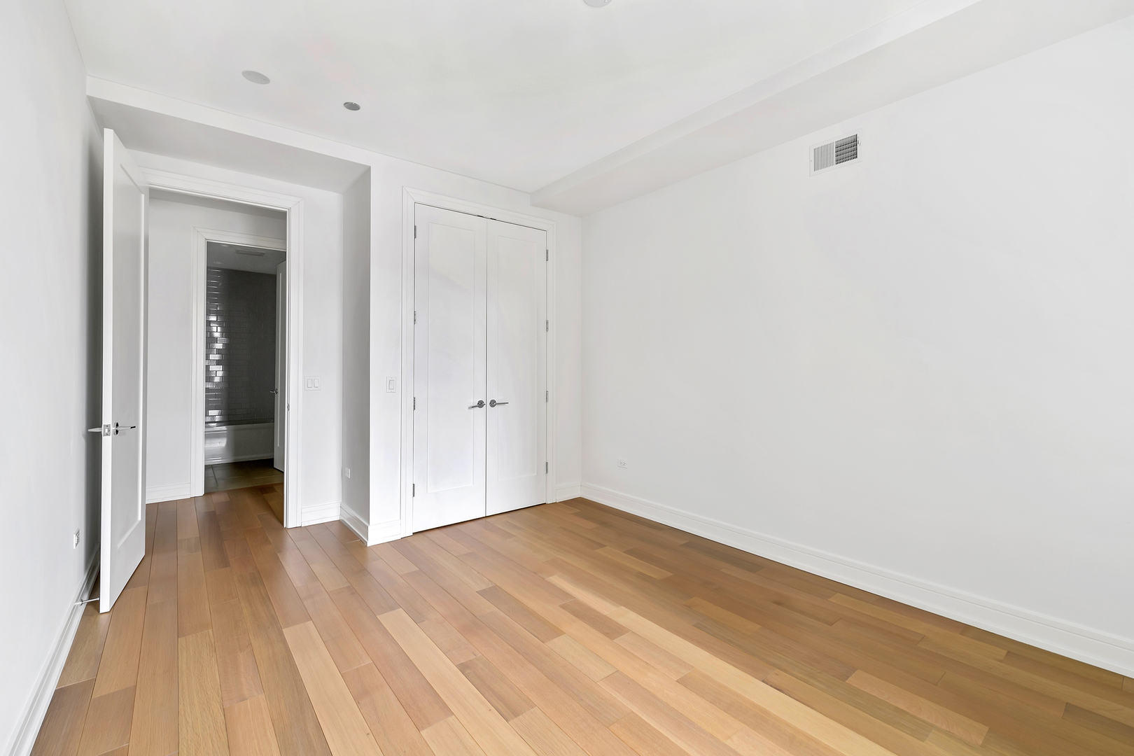 434 W Melrose Street Unit: 303