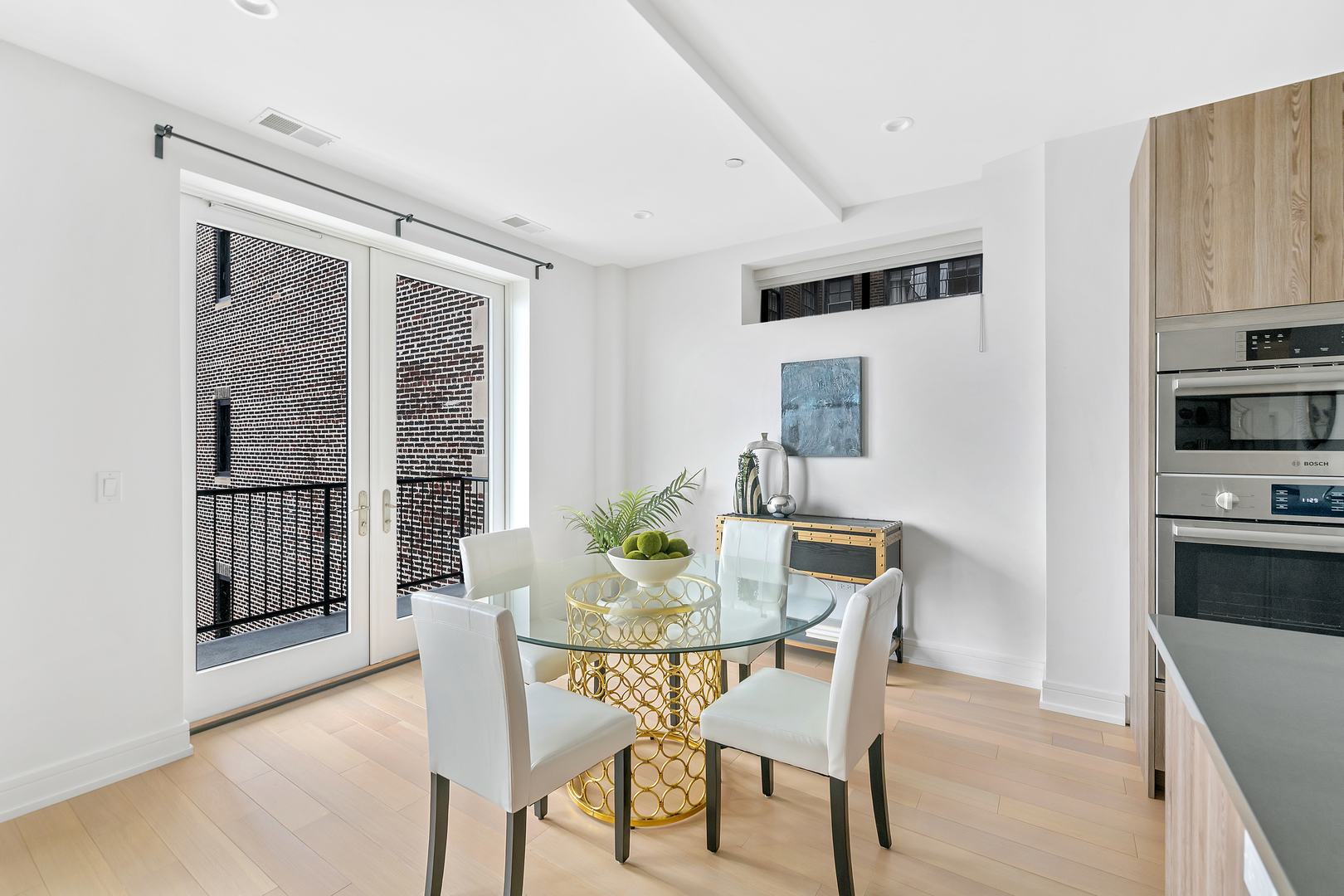 434 W Melrose Street Unit: 303