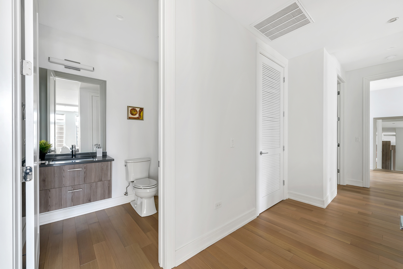 434 W Melrose Street Unit: 303