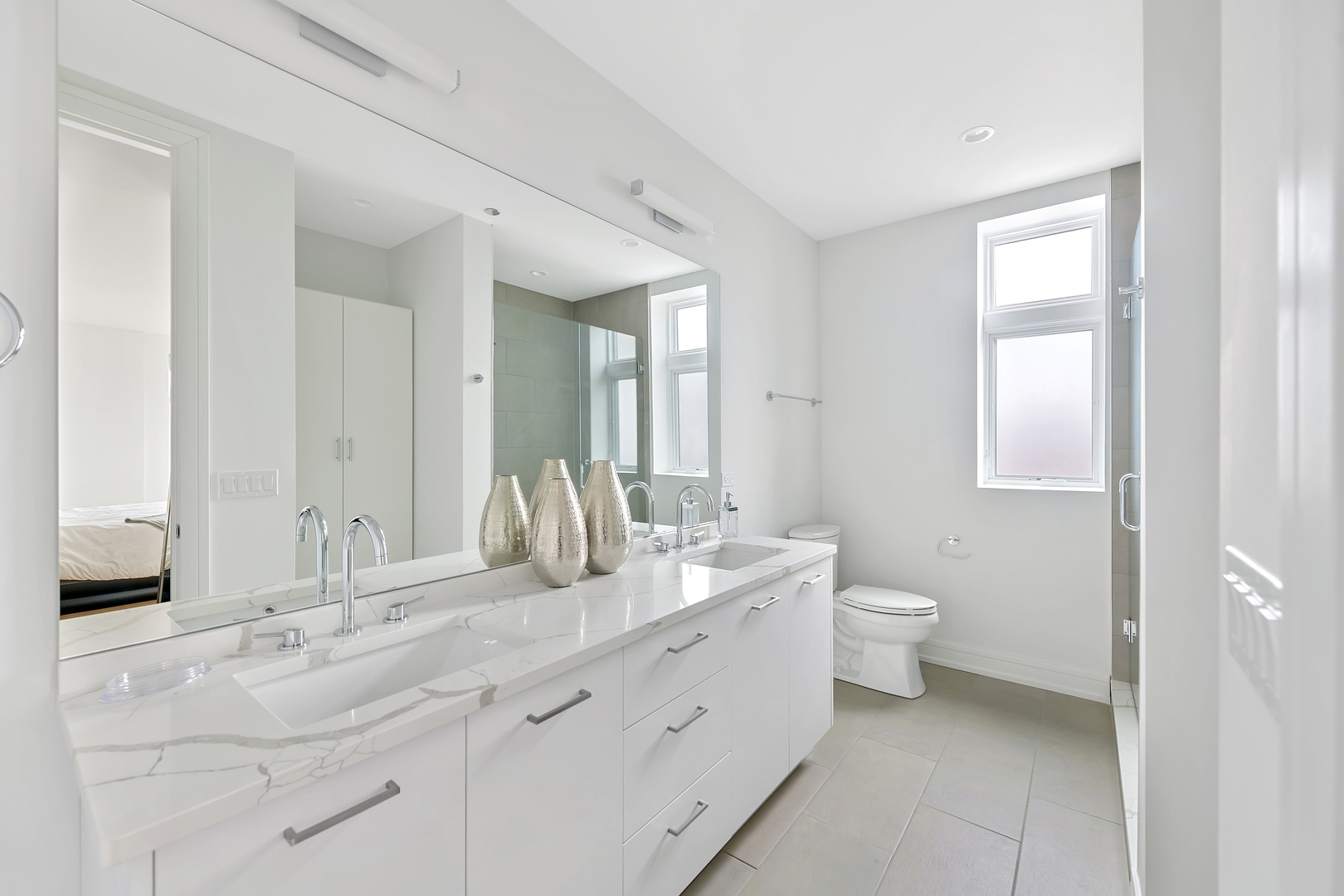 434 W Melrose Street Unit: 303