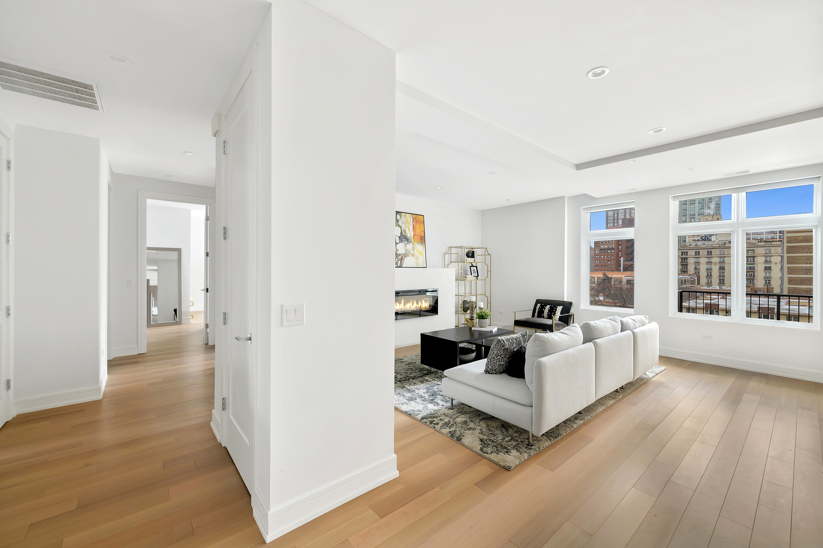 434 W Melrose Street Unit: 303