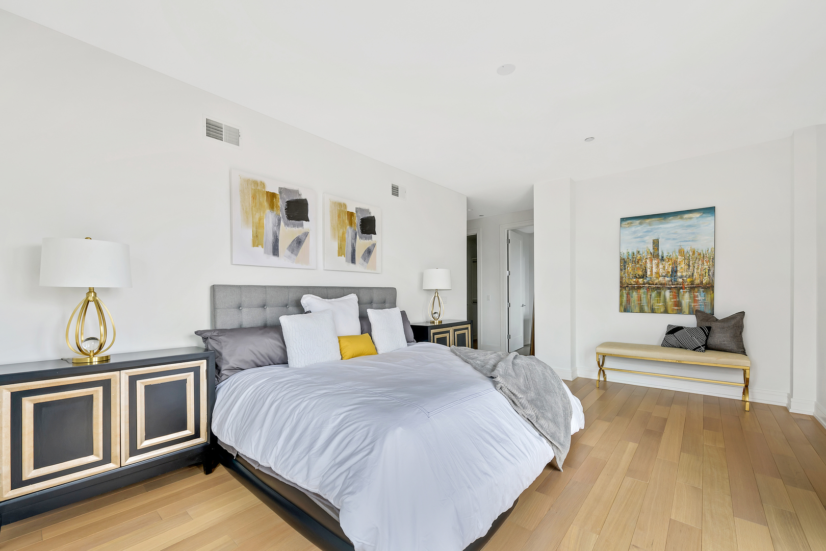 434 W Melrose Street Unit: 303