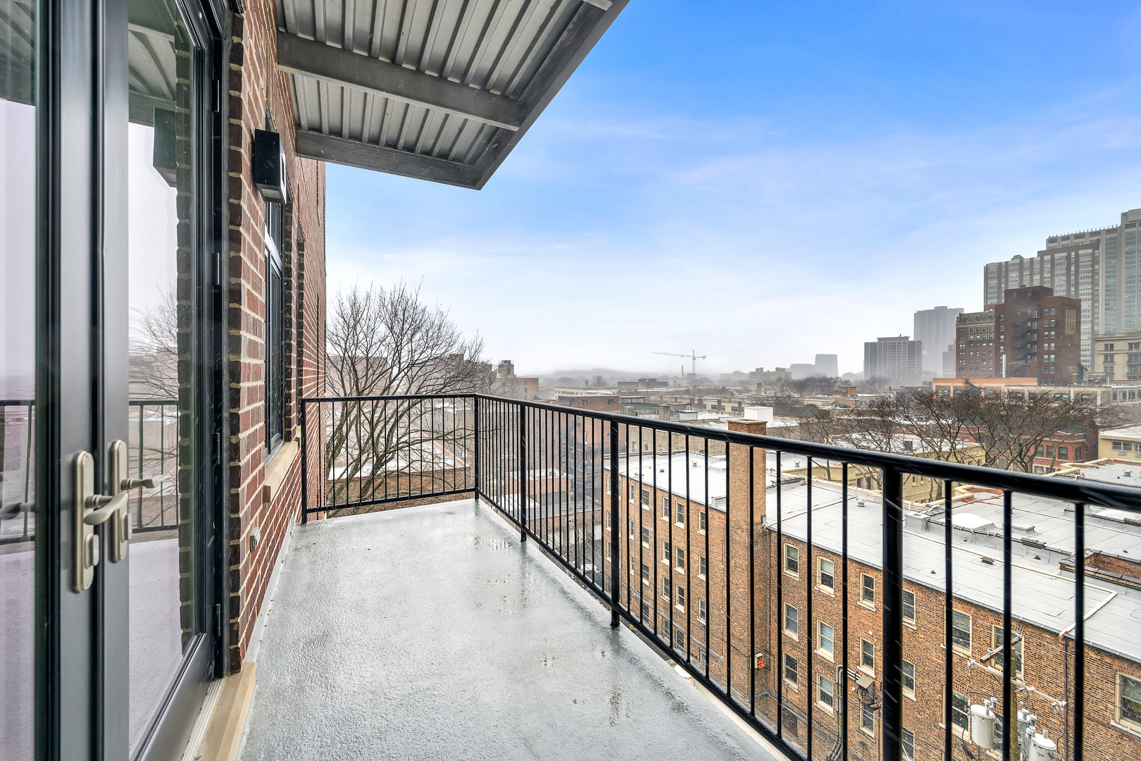 434 W Melrose Street Unit: 303