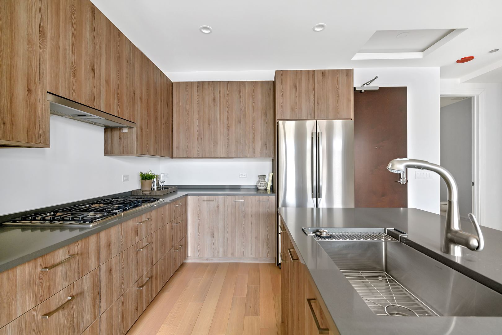 434 W Melrose Street Unit: 303