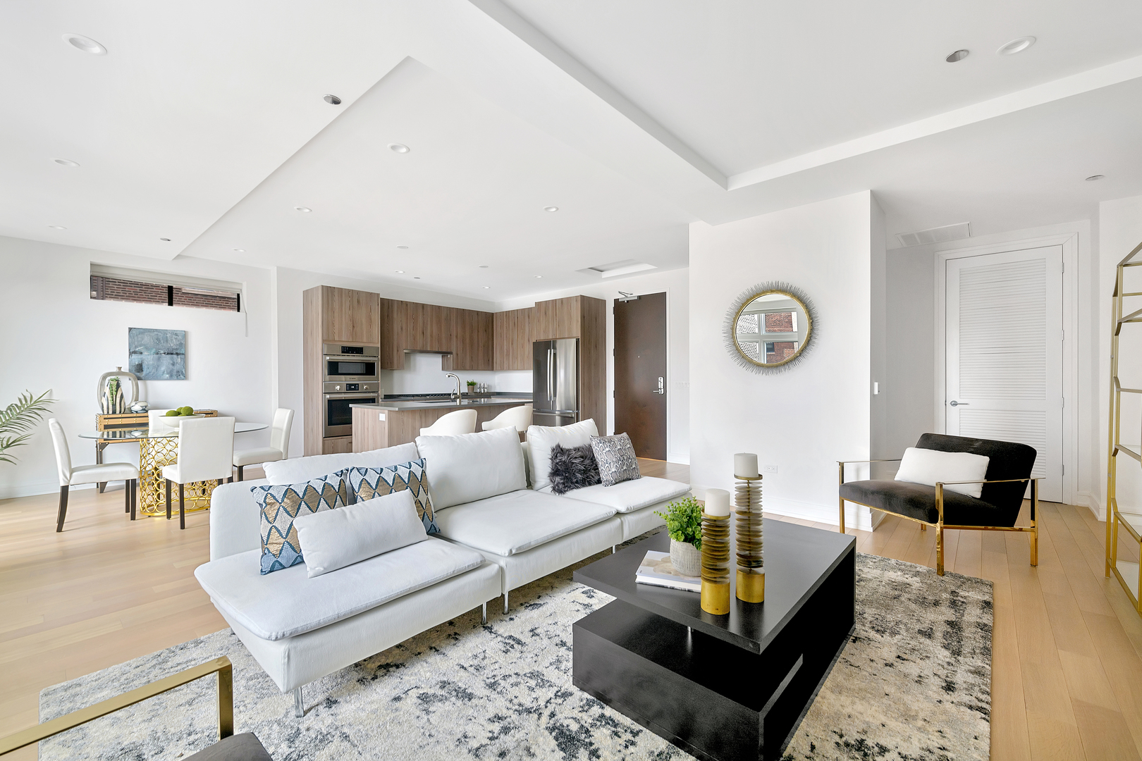 434 W Melrose Street Unit: 303