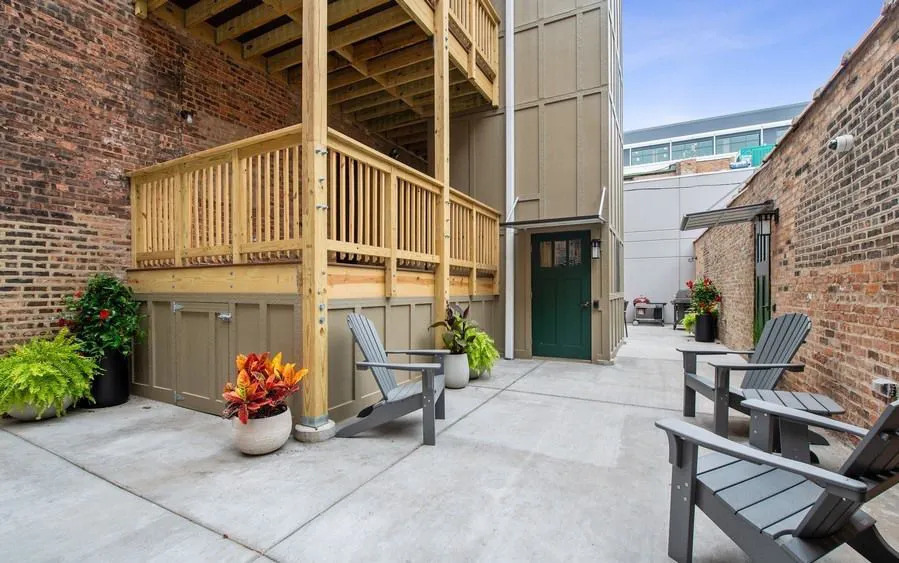 544 W Wellington Avenue Unit: 3E