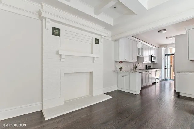 544 W Wellington Avenue Unit: 3E